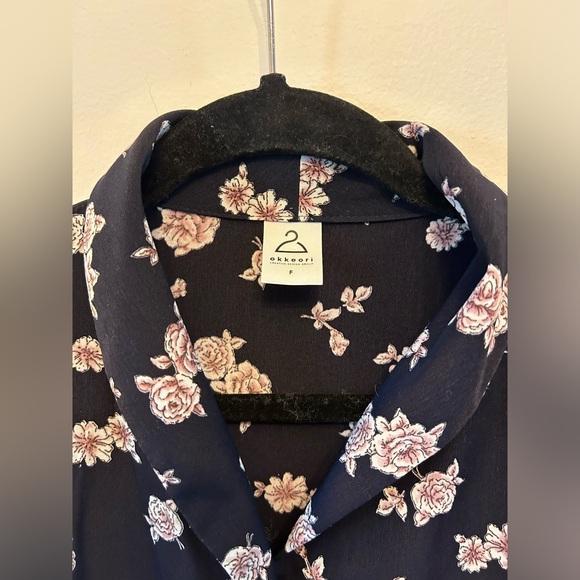 Navy floral blouse with pearl buttons - Picture 2 of 5